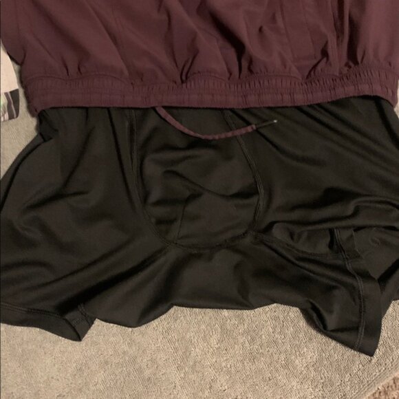 Lululemon Men's Burgundy Shorts, Size LargeExcellent Condition, no size dot - Picture 6 of 9